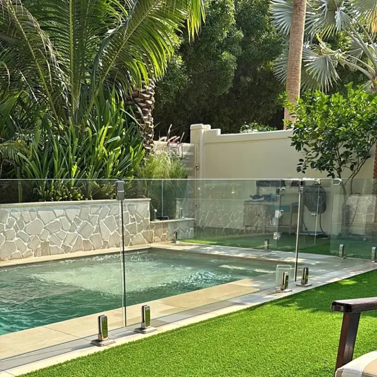 High-quality safety glass fence for swimming pools with child-safe gate system.