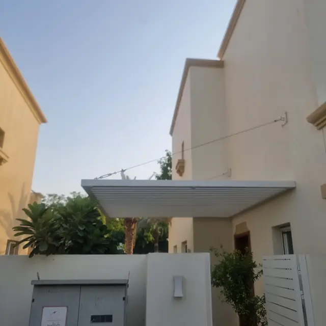 Modern floating aluminium pergola with no pillars, supported by stainless steel suspension cables