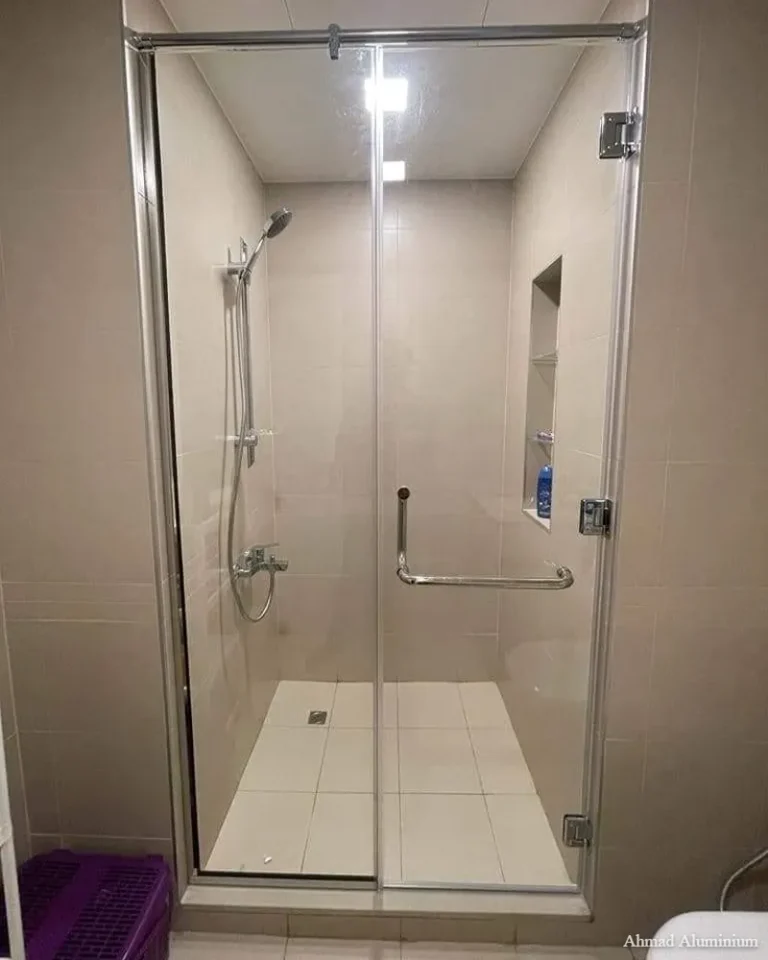 Curved glass shower wall design.webp