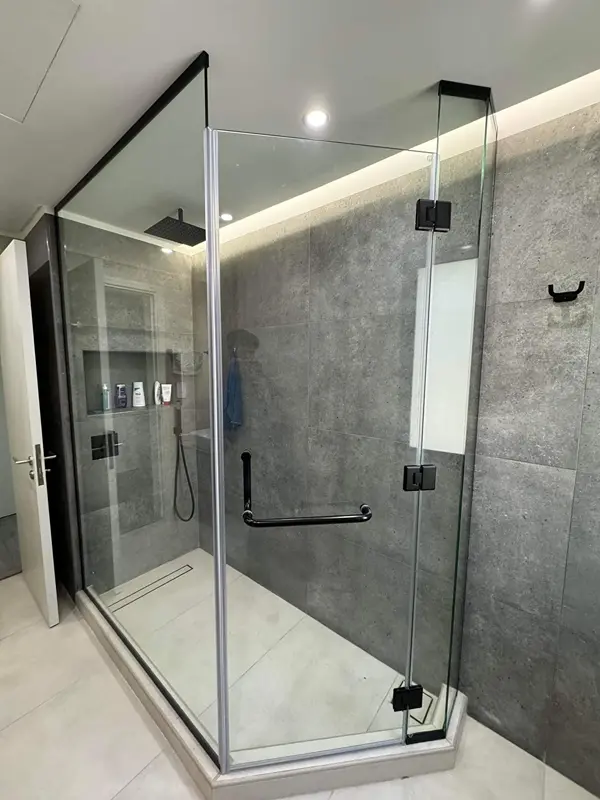 Bespoke custom shower glass design and installation in UAE.