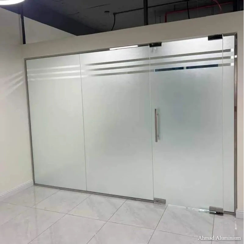 Sound-insulated double-glazed glass partition for a corporate meeting room in Business Bay, Dubai.