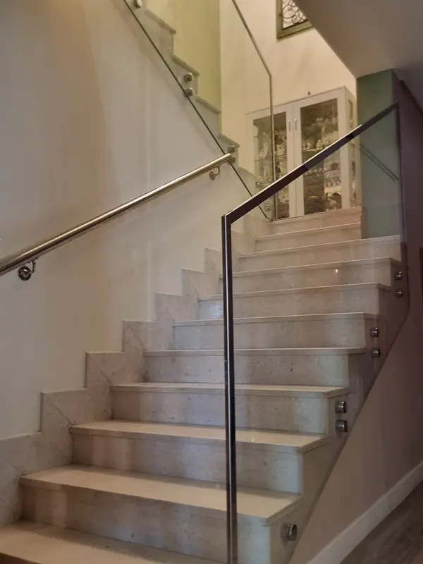 Semi-frameless glass railing featuring slim aluminium posts for balcony and terrace security.