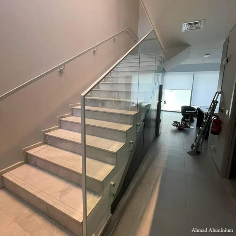 U channel base glass railing.webp